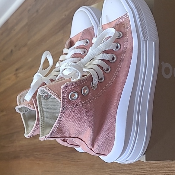 Converse Women's Blush High-Top Sneakers  zise 5‎ used good condition. - Picture 4 of 16
